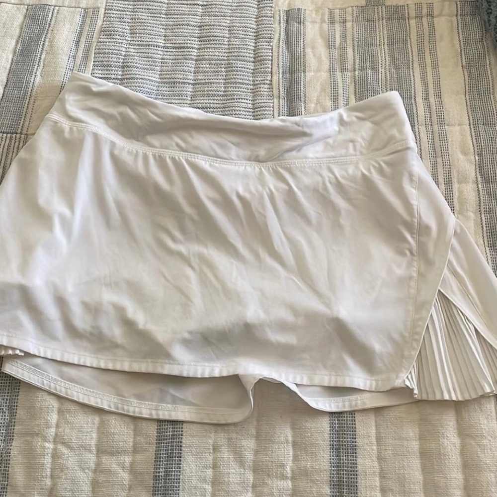 WORN ONCE size 12 Lululemon skirt